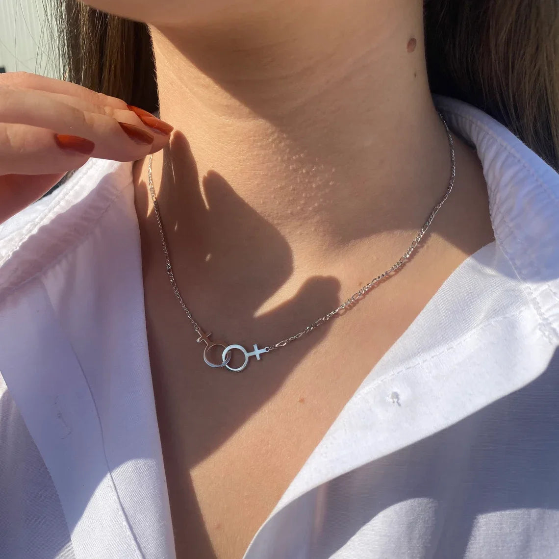 Double Venus Lesbian Necklace – Figaro Chain LGBT Pride Jewelry – Elegant Men's Accessory | Accessorio Uomo Elegante