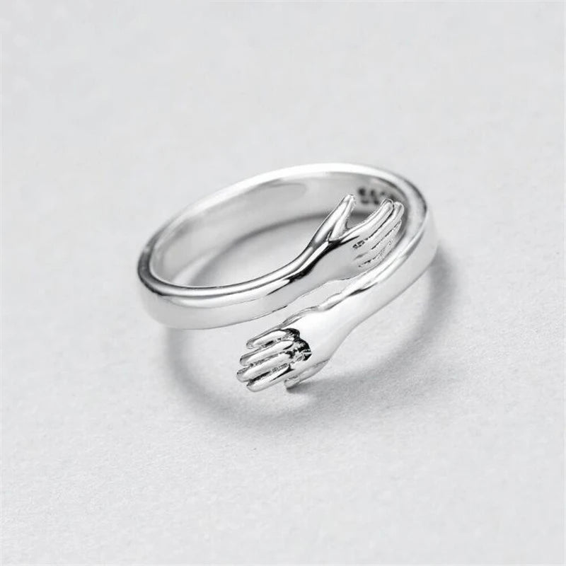 Romantic Love Hug Hand Ring – Elegant Men's Accessory | Accessorio Uomo Elegante
