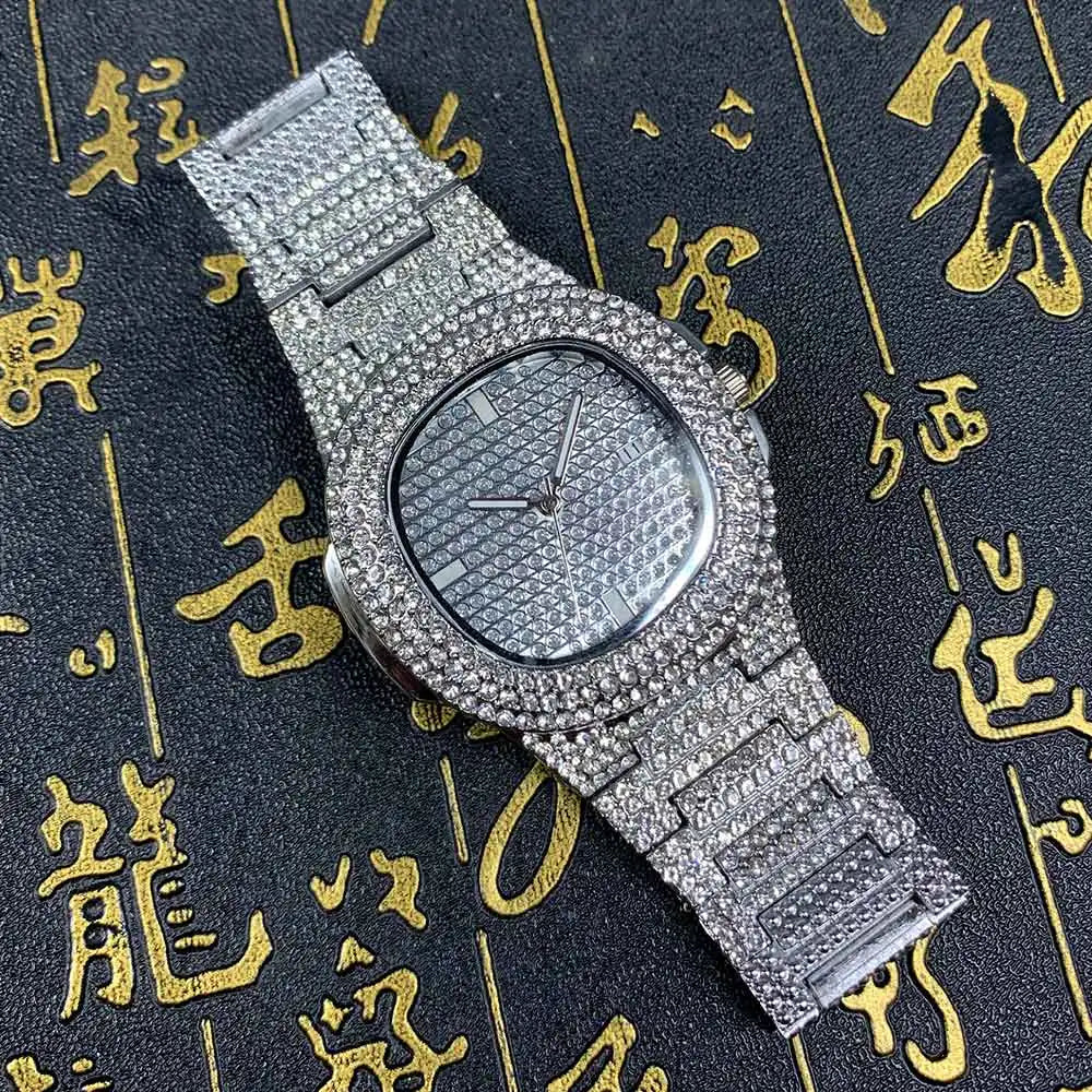 DRAVEN — Eternal Glow – Unisex Crystal-Accented Stainless Steel Watch