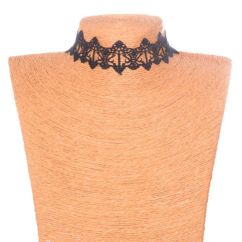 DRAVEN — Black & White Lace Choker – Elegant Statement Necklace for Women