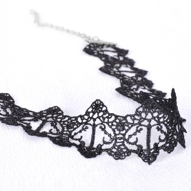 DRAVEN — Black & White Lace Choker – Elegant Statement Necklace for Women