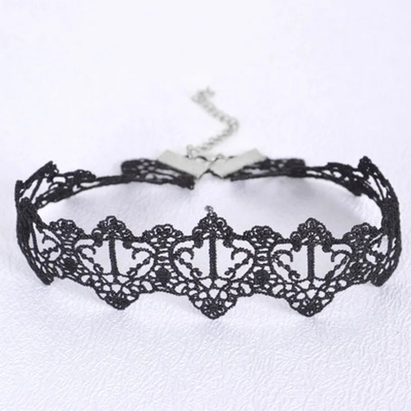 DRAVEN — Black & White Lace Choker – Elegant Statement Necklace for Women