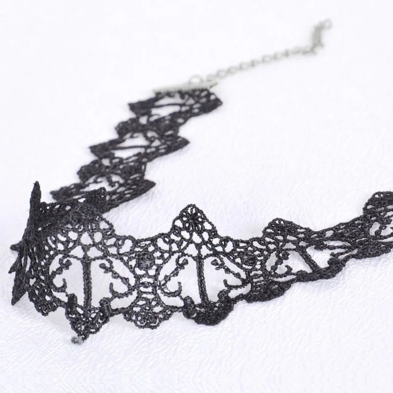 DRAVEN — Black & White Lace Choker – Elegant Statement Necklace for Women