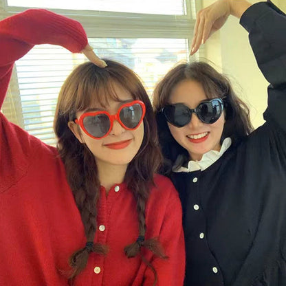 Light-Reactive Heart Sunglasses – Color-Changing Love Shades – Elegant Men's Accessory | Accessorio Uomo Elegante