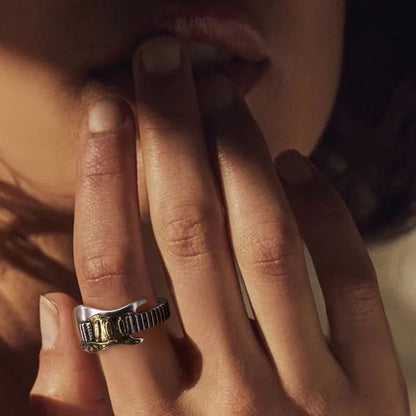 Retro Electric Guitar Punk Ring – Elegant Men's Accessory | Accessorio Uomo Elegante