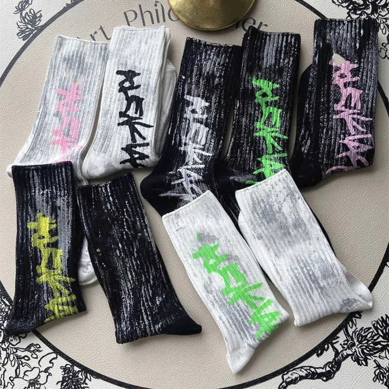 Letter Graffiti Socks – Men’s Street Sports Style – Elegant Men's Accessory | Accessorio Uomo Elegante