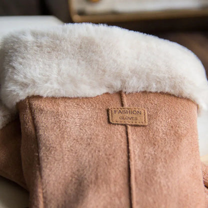 Cute Furry Mittens – Women’s Warm Winter Style – Elegant Men's Accessory | Accessorio Uomo Elegante