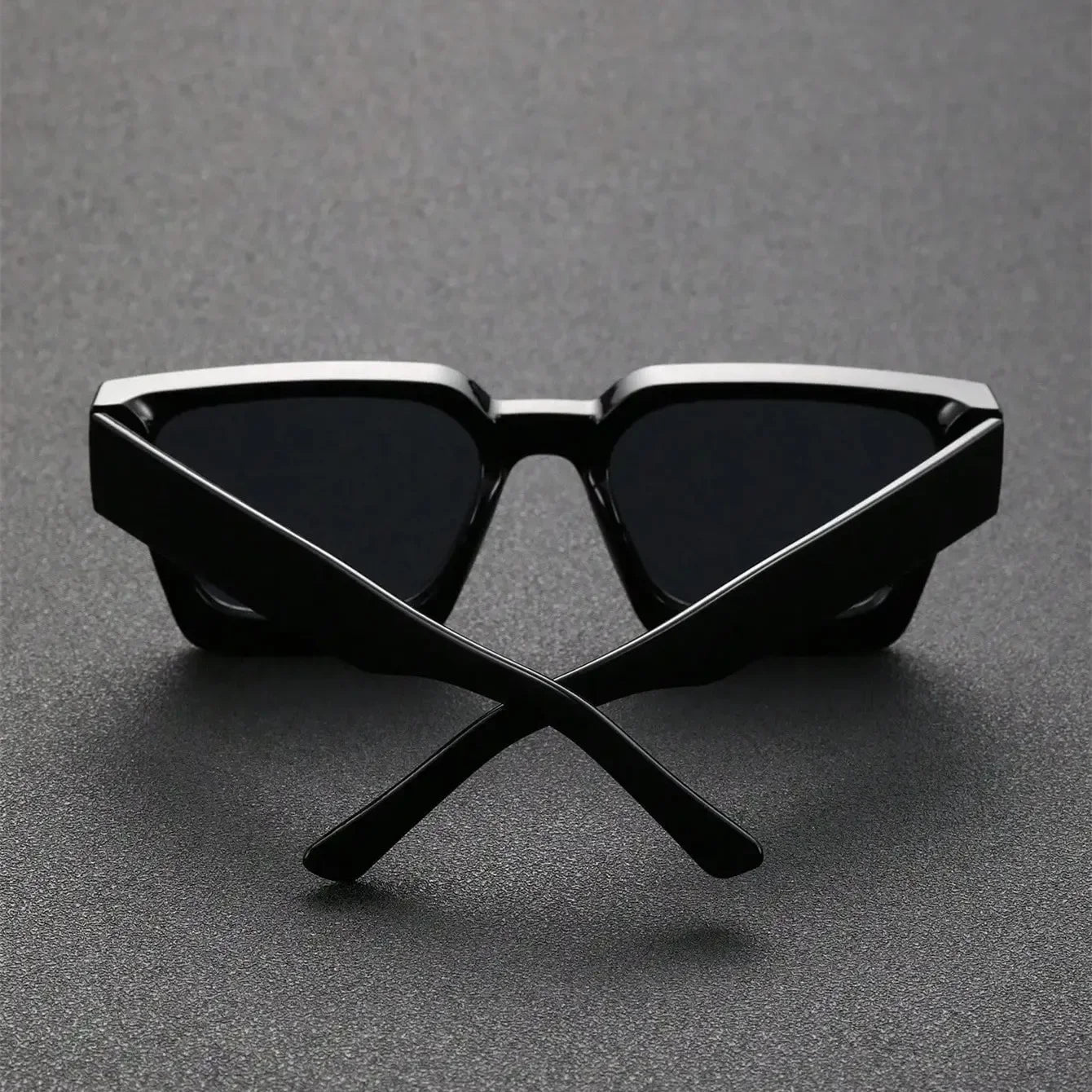 Millionaire Square Sunglasses – Retro Black Luxury 2025 – Elegant Men's Accessory | Accessorio Uomo Elegante