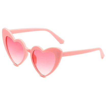 Retro Heart Sunglasses – Oversized Love Frame UV400 Eyewear – Elegant Men's Accessory | Accessorio Uomo Elegante