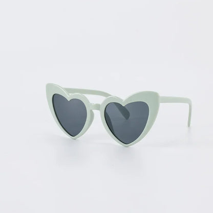 Retro Heart Sunglasses – Oversized Love Frame UV400 Eyewear – Elegant Men's Accessory | Accessorio Uomo Elegante
