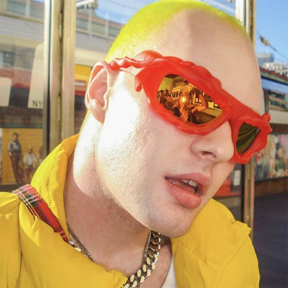 Twisted Y2K Sunglasses – Silver Retro Luxury Shades – Elegant Men's Accessory | Accessorio Uomo Elegante