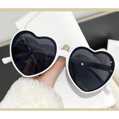 Heart Cat Eye Sunglasses – Retro Love Frame UV400 Eyewear – Elegant Men's Accessory | Accessorio Uomo Elegante