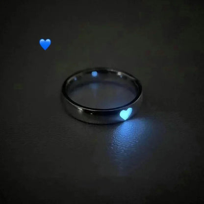 Luminous Heart Glow Ring – Elegant Men's Accessory | Accessorio Uomo Elegante