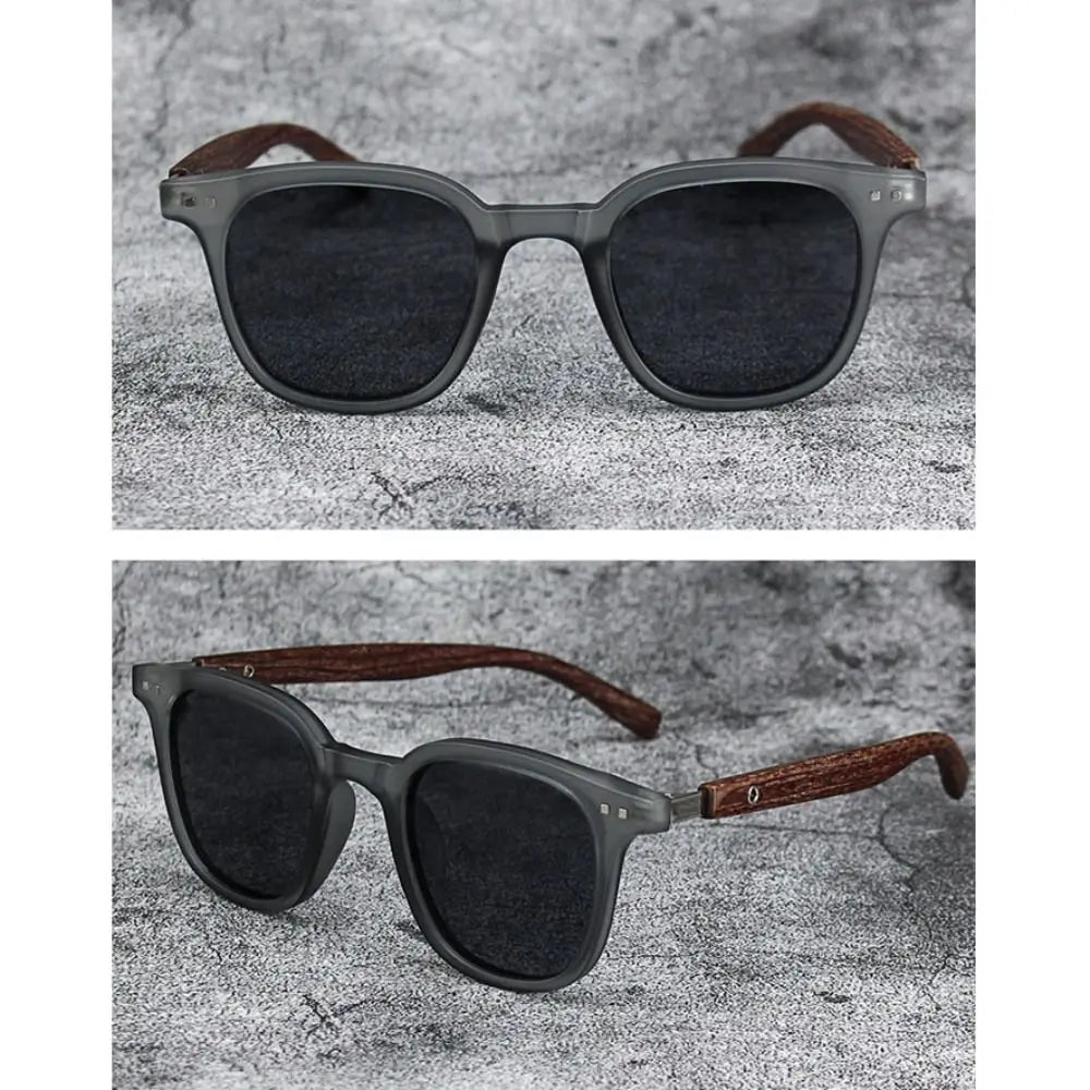 Retro Wood Grain Sunglasses – Square Frame UV Protection – Elegant Men's Accessory | Accessorio Uomo Elegante