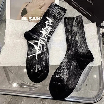 Letter Graffiti Socks – Men’s Street Sports Style – Elegant Men's Accessory | Accessorio Uomo Elegante