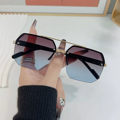 Square Designer Sunglasses – Chic Vacation Style – Elegant Men's Accessory | Accessorio Uomo Elegante