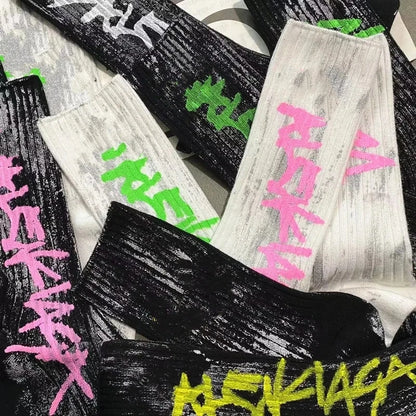 Letter Graffiti Socks – Men’s Street Sports Style – Elegant Men's Accessory | Accessorio Uomo Elegante