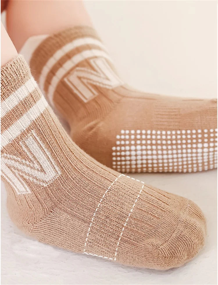 DRAVEN — 3 Pairs Kids Non-Slip Socks – Soft Cotton Letter Design