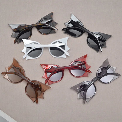 Bat Sunglasses – Halloween Party Retro Shades – Elegant Men's Accessory | Accessorio Uomo Elegante