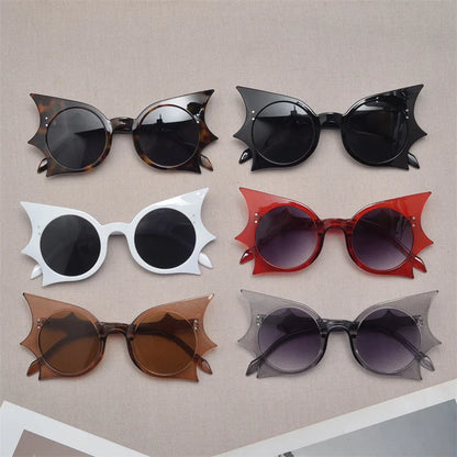 Bat Sunglasses – Halloween Party Retro Shades – Elegant Men's Accessory | Accessorio Uomo Elegante