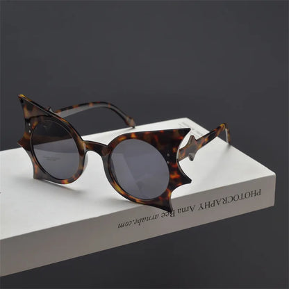 Bat Sunglasses – Halloween Party Retro Shades – Elegant Men's Accessory | Accessorio Uomo Elegante