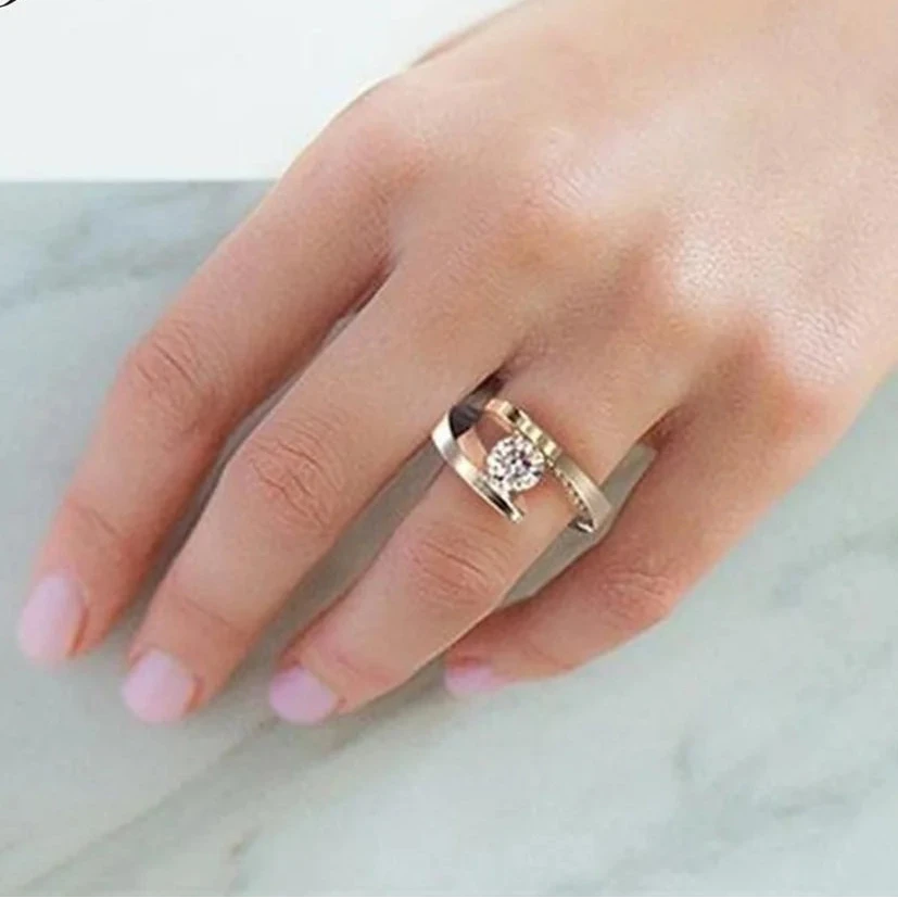 Princess Crown Rose Gold Ring – Elegant Men's Accessory | Accessorio Uomo Elegante