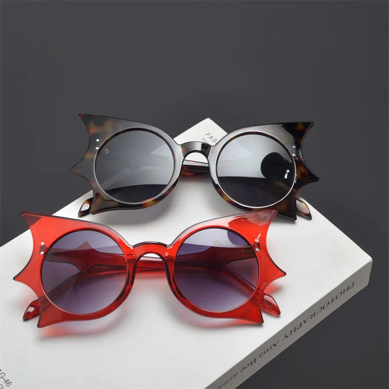 Bat Sunglasses – Halloween Party Retro Shades – Elegant Men's Accessory | Accessorio Uomo Elegante