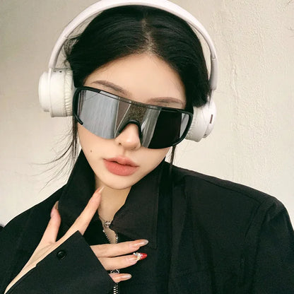 Cycling Shield Sunglasses – Retro Sport Style – Elegant Men's Accessory | Accessorio Uomo Elegante