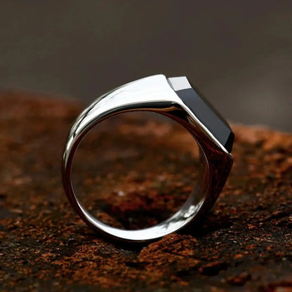 Simple Luxury Wedding Ring – Elegant Men's Accessory | Accessorio Uomo Elegante