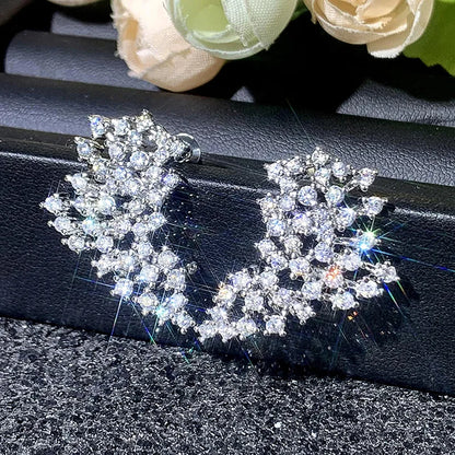 European Light Luxury Statement Earrings – Elegant Men's Accessory | Accessorio Uomo Elegante