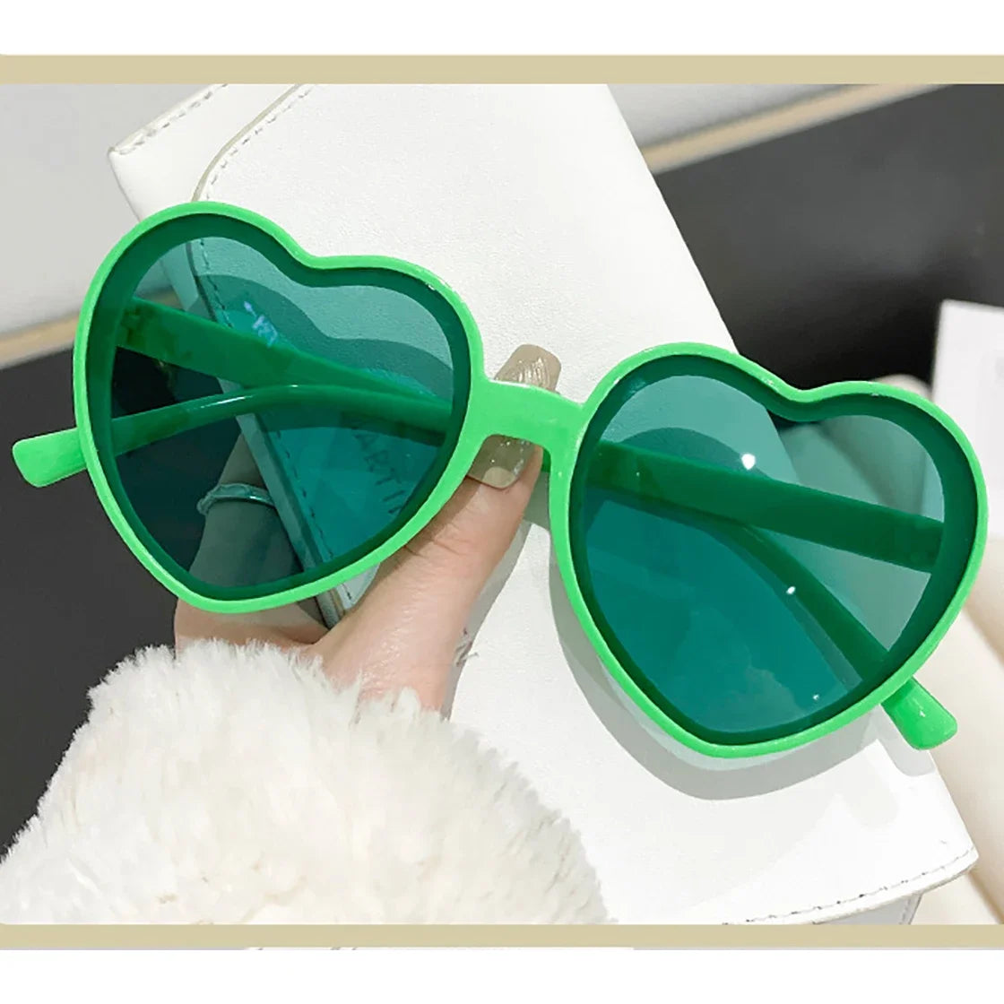 Heart Cat Eye Sunglasses – Retro Love Frame UV400 Eyewear – Elegant Men's Accessory | Accessorio Uomo Elegante