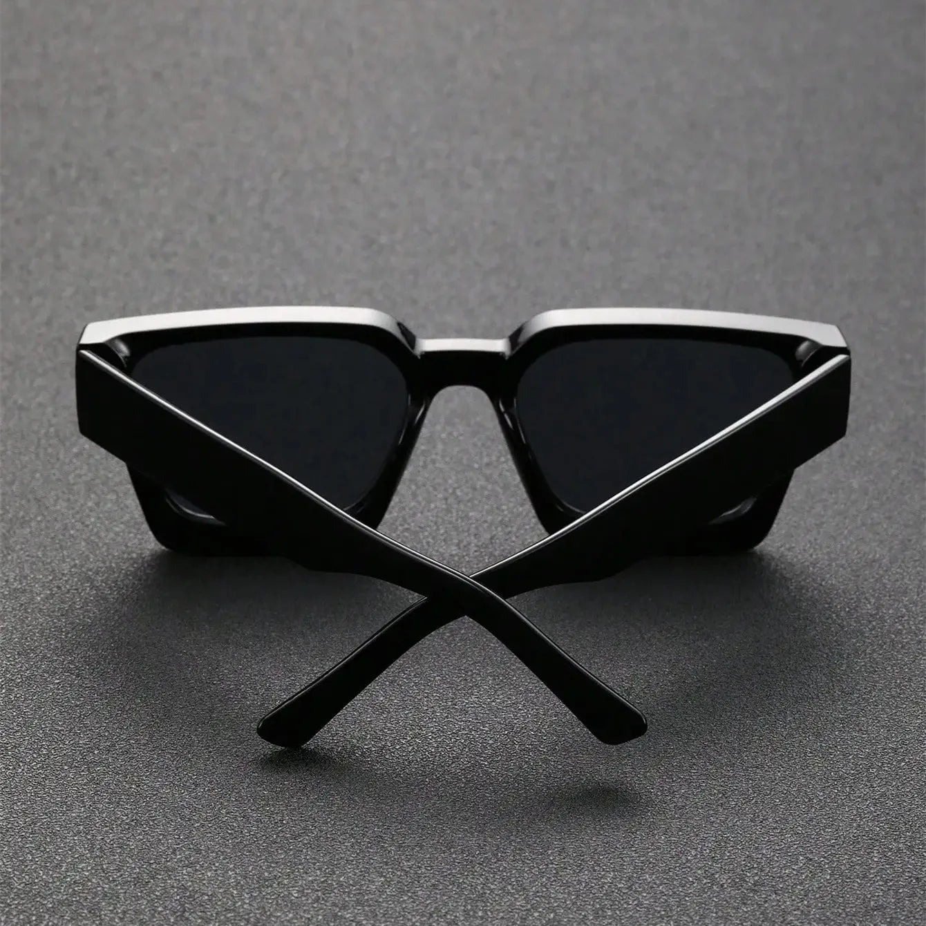 Millionaire Square Sunglasses – Retro Black Luxury 2025 – Elegant Men's Accessory | Accessorio Uomo Elegante