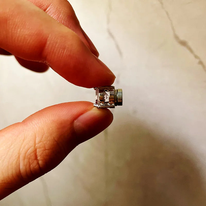 Glass Crystal Magnetic Stud Earrings – Elegant Men's Accessory | Accessorio Uomo Elegante