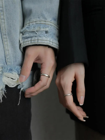 Minimalist Frosted Silver Ring – Elegant Men's Accessory | Accessorio Uomo Elegante