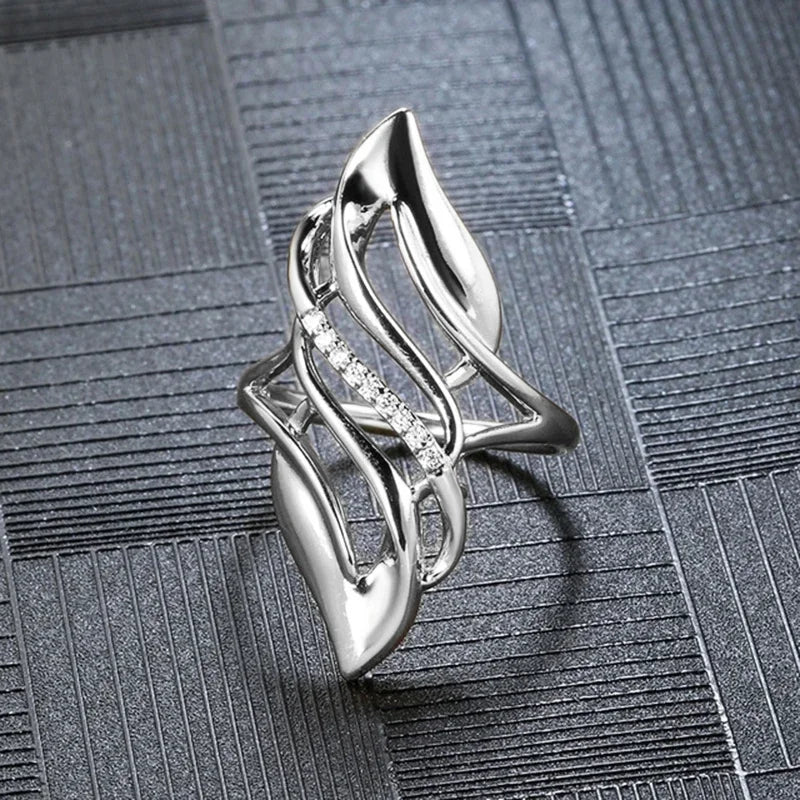 Modern Geometric Hollow Ring – Elegant Men's Accessory | Accessorio Uomo Elegante