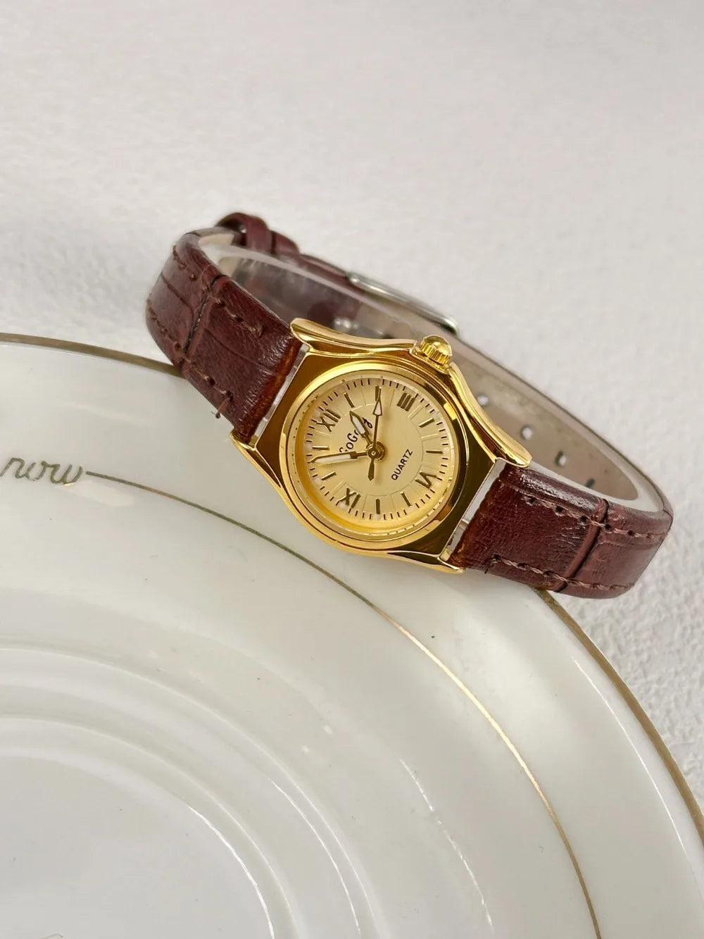 Grace in Motion – Women’s Leather Quartz Watch with Stainless Steel Details – Elegant Men's Accessory | Accessorio Uomo Elegante