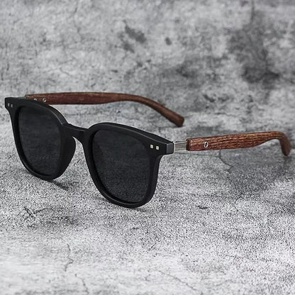 Wood Grain Sunglasses – Trendy Retro Polarized Design – Elegant Men's Accessory | Accessorio Uomo Elegante