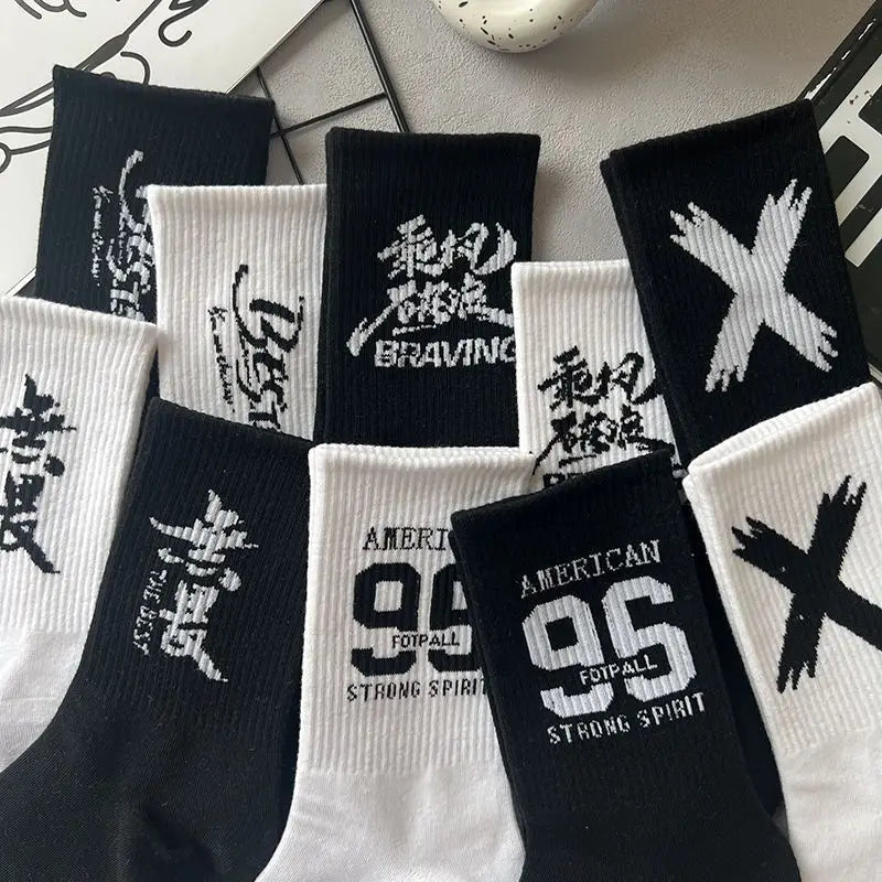 DRAVEN — 5/10 Pairs Long Street Socks – Black & White Unisex Style