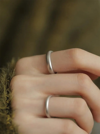Minimalist Frosted Silver Ring – Elegant Men's Accessory | Accessorio Uomo Elegante