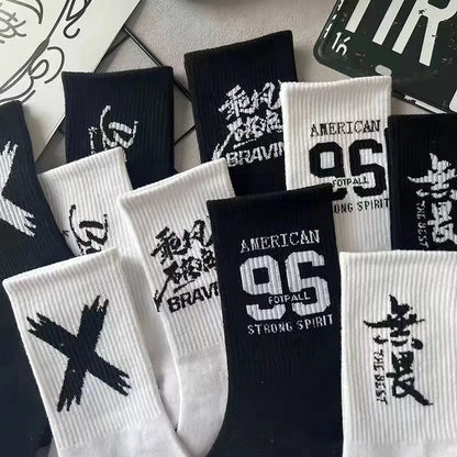 5/10 Pairs Long Street Socks – Black & White Unisex Style