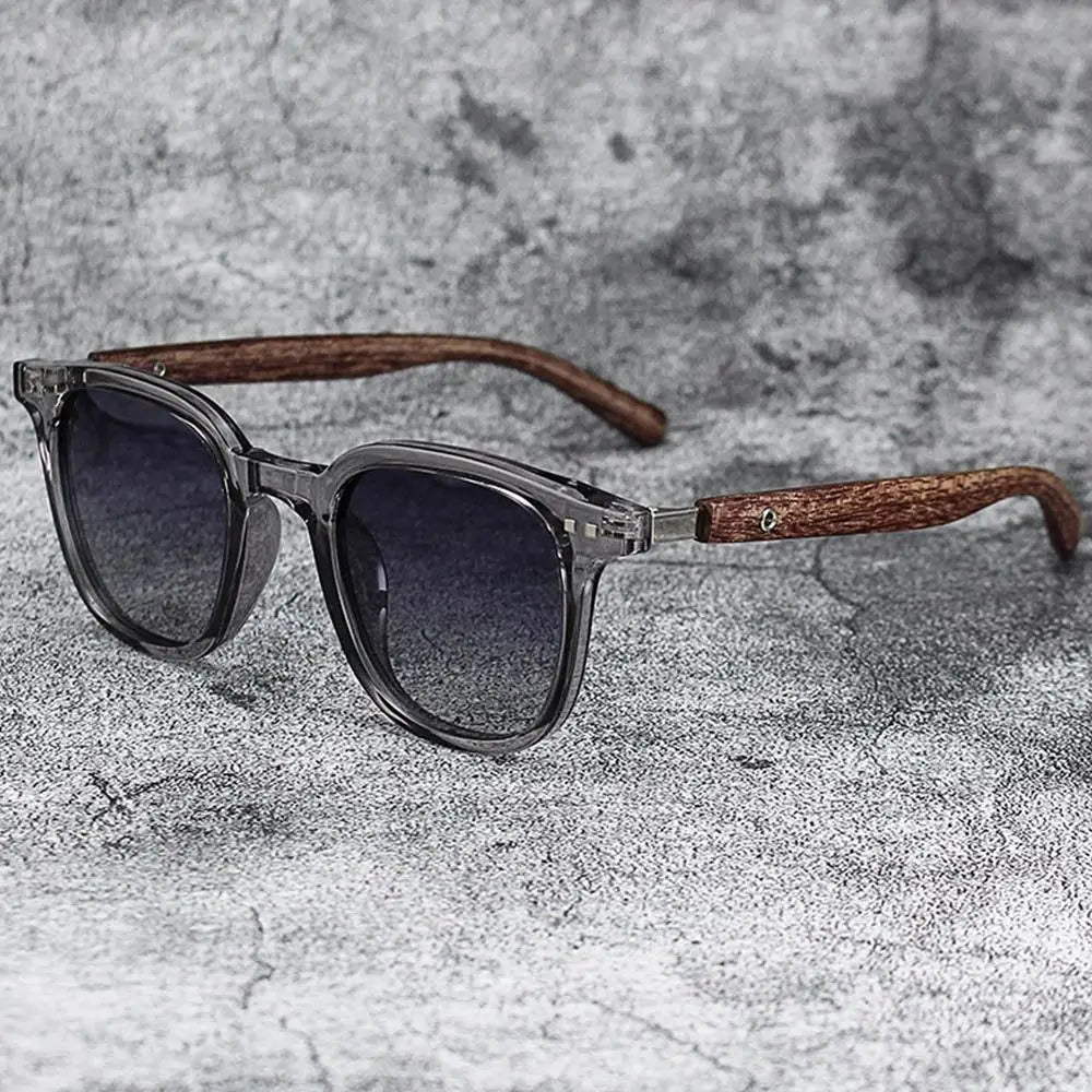 Retro Wood Grain Sunglasses – Square Frame UV Protection – Elegant Men's Accessory | Accessorio Uomo Elegante