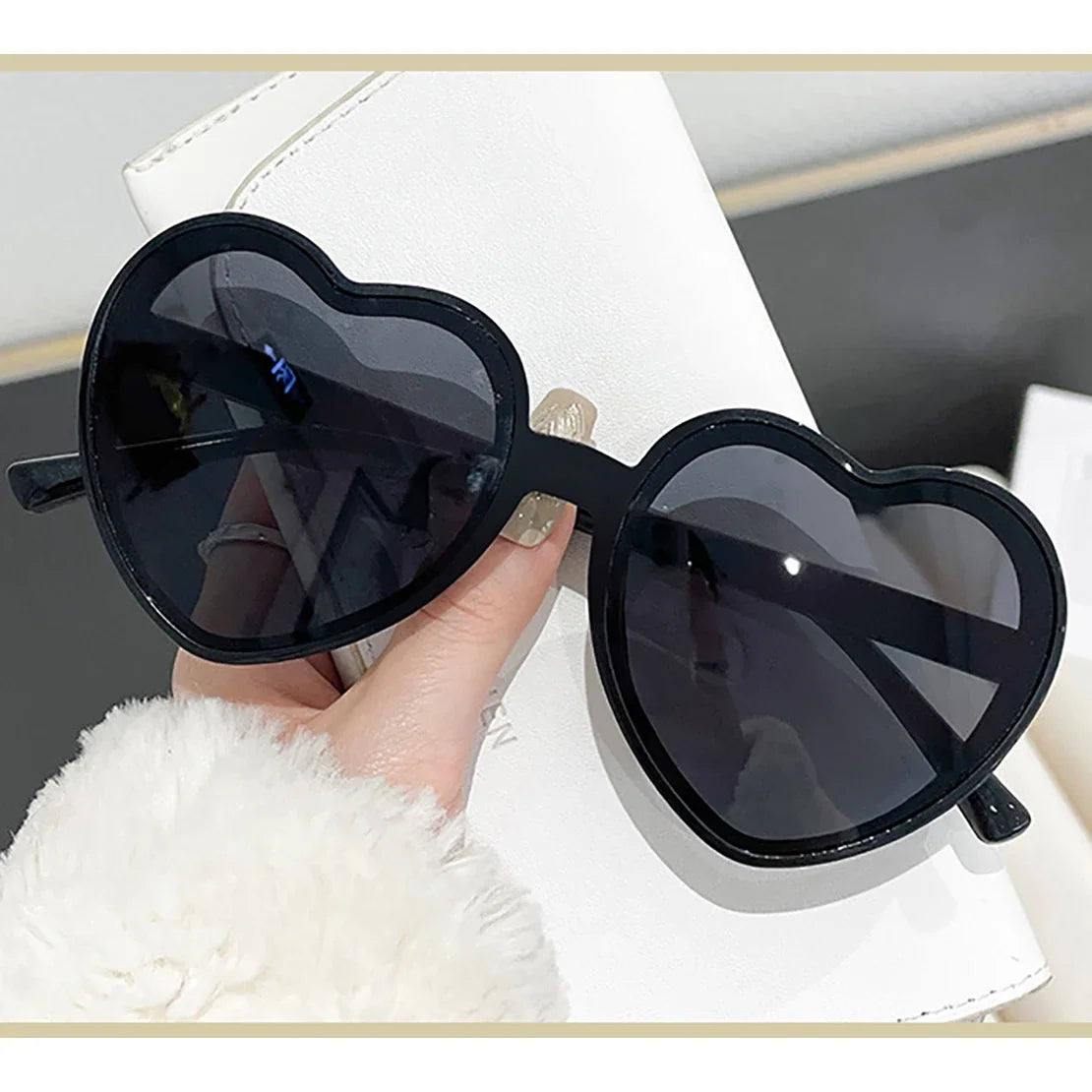 Heart Cat Eye Sunglasses – Retro Love Frame UV400 Eyewear – Elegant Men's Accessory | Accessorio Uomo Elegante