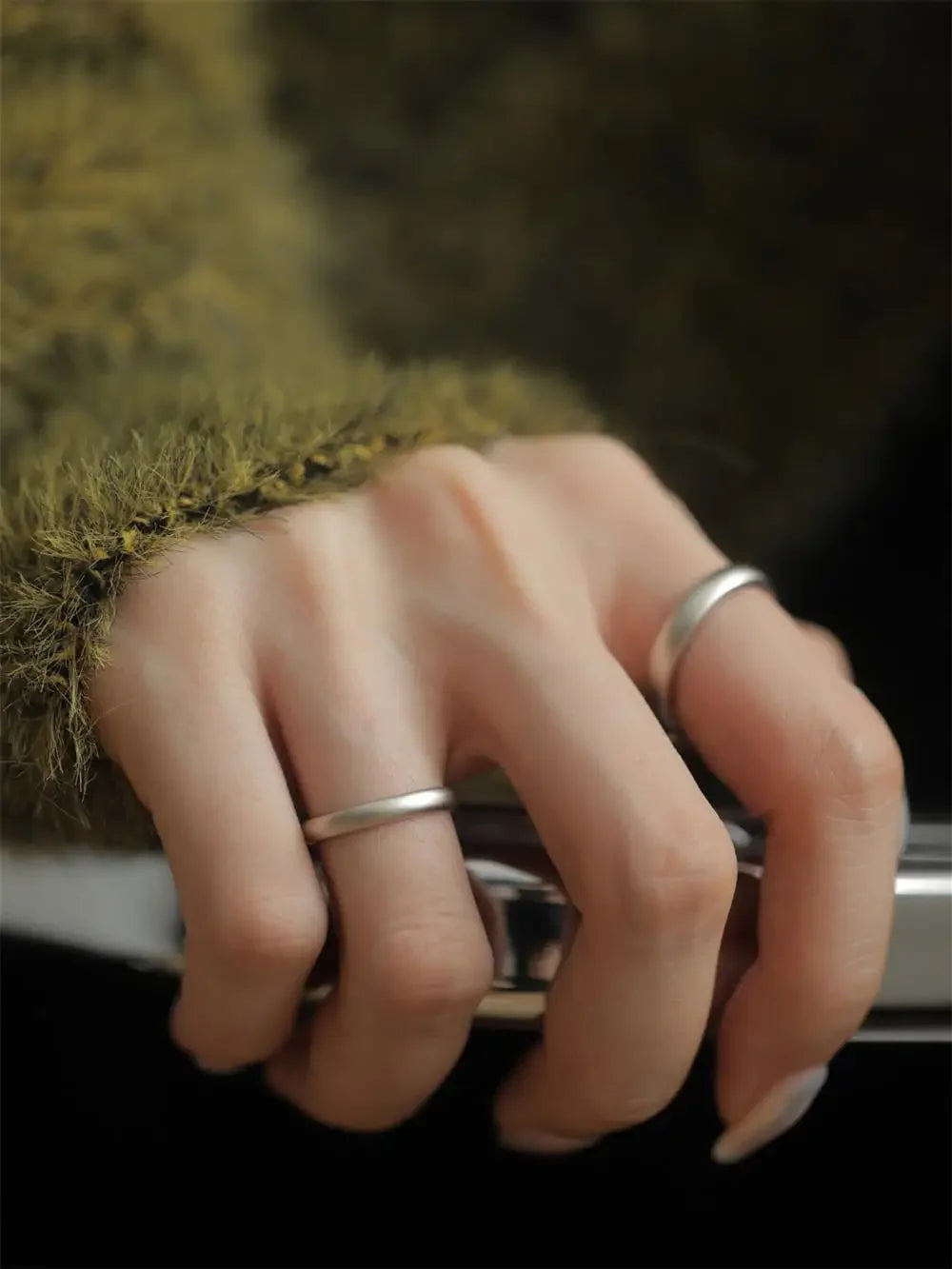 Minimalist Frosted Silver Ring – Elegant Men's Accessory | Accessorio Uomo Elegante