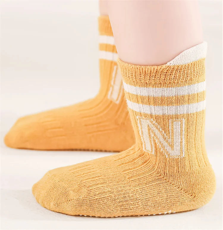 DRAVEN — 3 Pairs Kids Non-Slip Socks – Soft Cotton Letter Design