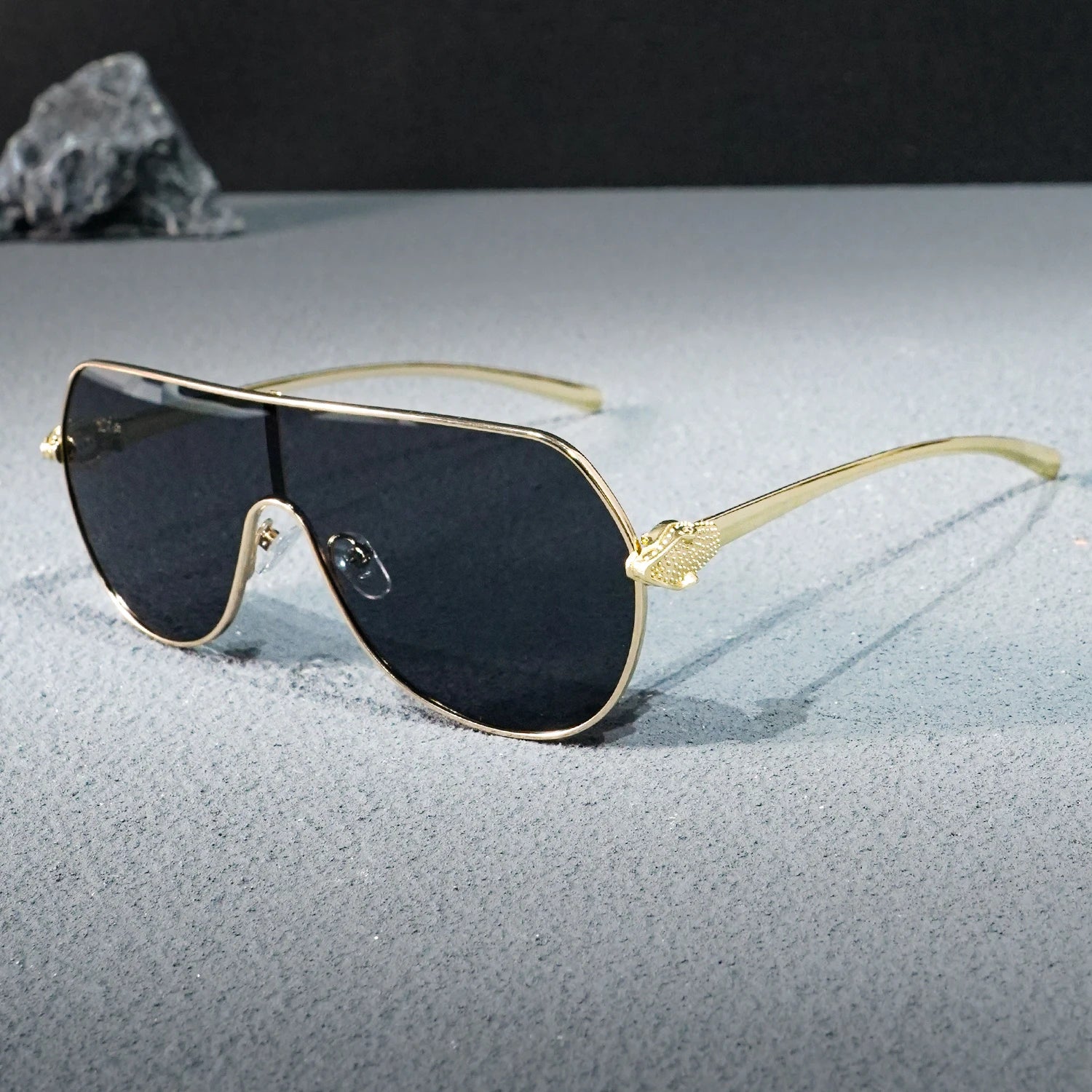 Summer Essential Sunglasses – Stylish Daily Protection – Elegant Men's Accessory | Accessorio Uomo Elegante