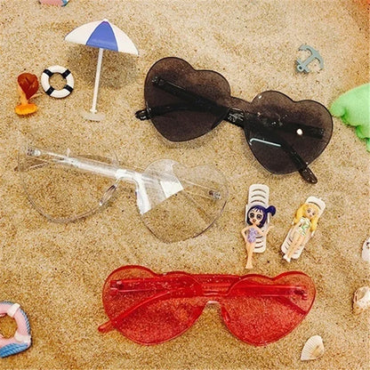 Red Heart Sunglasses – Designer Retro Cat Eye Y2K Shades – Elegant Men's Accessory | Accessorio Uomo Elegante