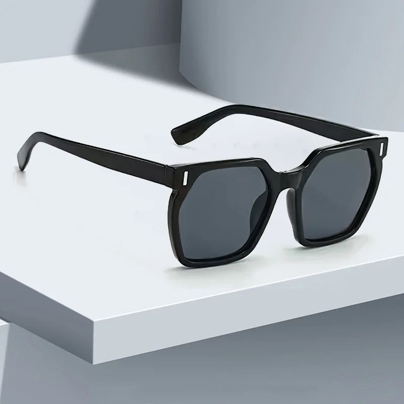 Elegant Spotted Frame Sunglasses – 2025 Fashion Edition – Elegant Men's Accessory | Accessorio Uomo Elegante