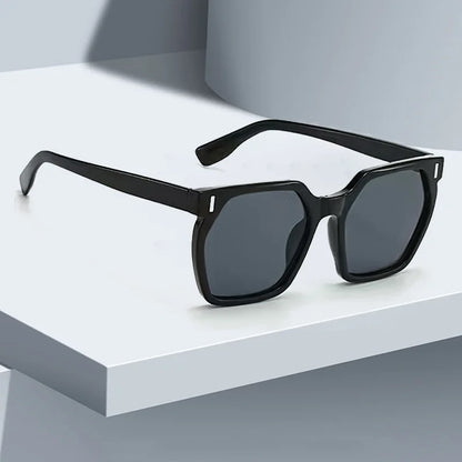 Elegant Spotted Frame Sunglasses – 2025 Fashion Edition – Elegant Men's Accessory | Accessorio Uomo Elegante