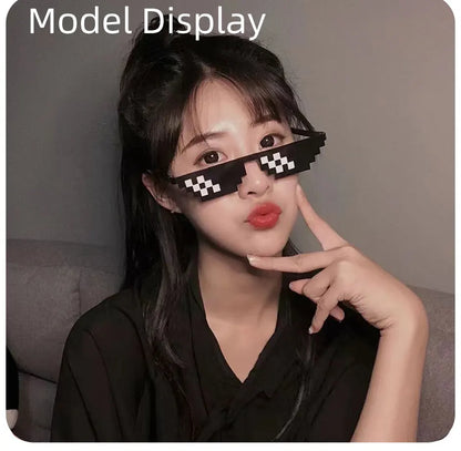 Pixel Mosaic Sunglasses – Retro Party Gamer Shades (2PCS) – Elegant Men's Accessory | Accessorio Uomo Elegante