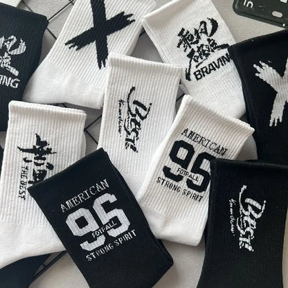 5/10 Pairs Long Street Socks – Black & White Unisex Style